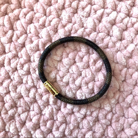 Louis Vuitton Keep It bracelet inspired for M-L wrist Magnetic Bracelet Designer - Picture 4 of 4